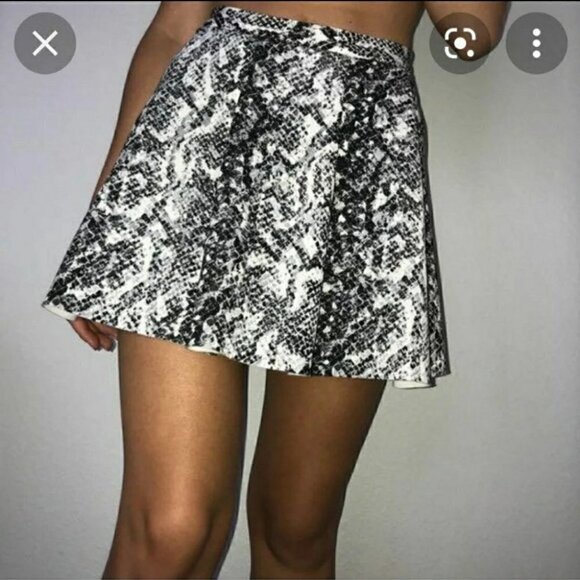 Abercrombie and Fitch Snake Print Skirt Small - Picture 5 of 6